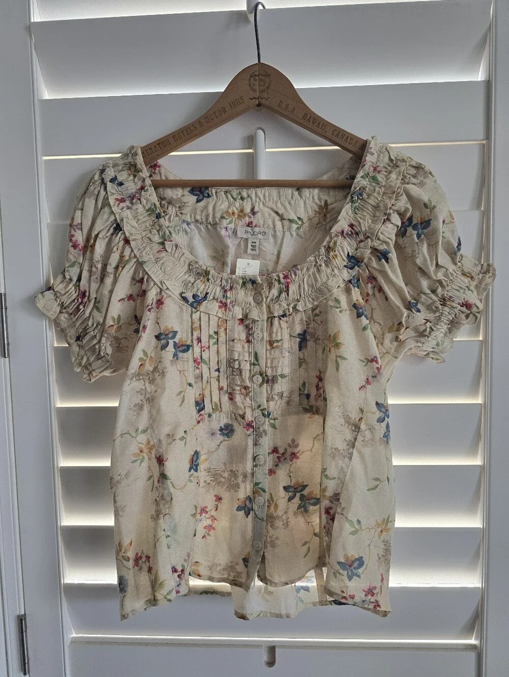 ANTHROPOLOGIE Pilcro Puff Sleeve Pintuck Cream Floral Peasant Top XS NWT
